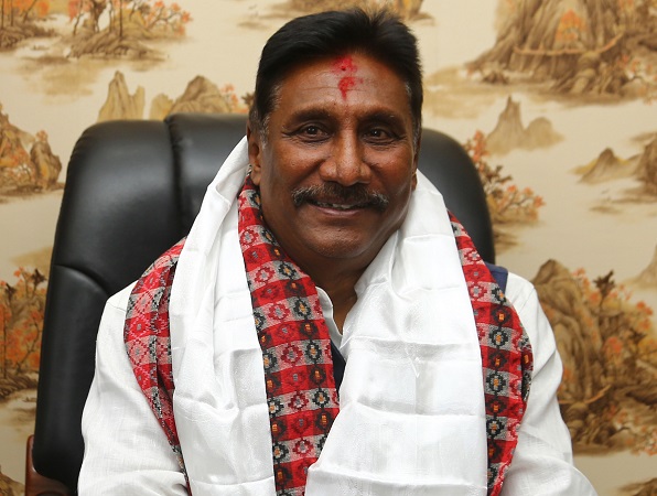 रोजगार मेला उद्घाटन गर्न यूएई गएका श्रममन्त्री आफैं 'बेरोजगार'